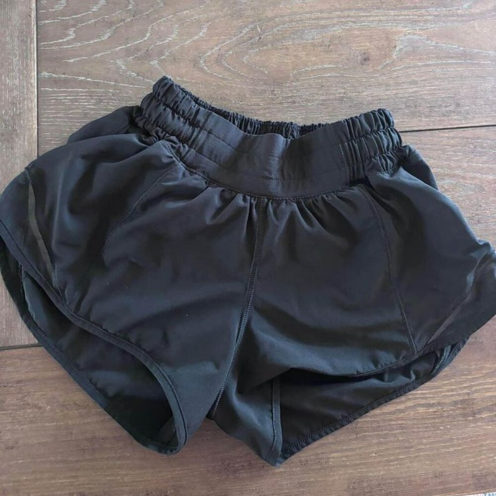 Lululemon Hotty Hot Low-Rise Lined Short 2.5" size 0